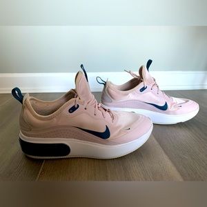 Nike Womens Air Max Dia